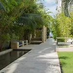 Spacious 2 Bedroom Beachfront Apt Morros Vitri With Balcony