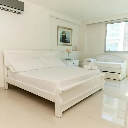 Spacious 2 Bedroom Beachfront Morros Vitri With Balcony Apartment *