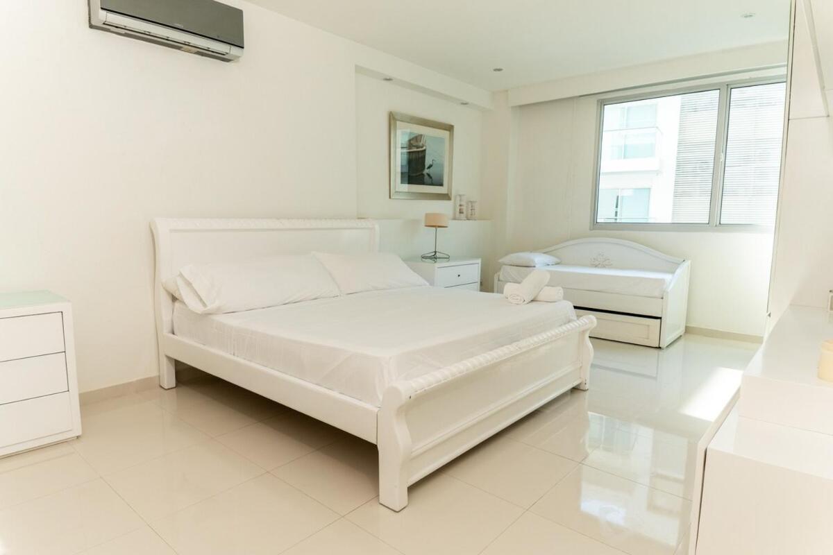 Spacious 2 Bedroom Beachfront Morros Vitri With Balcony Apartamento *
